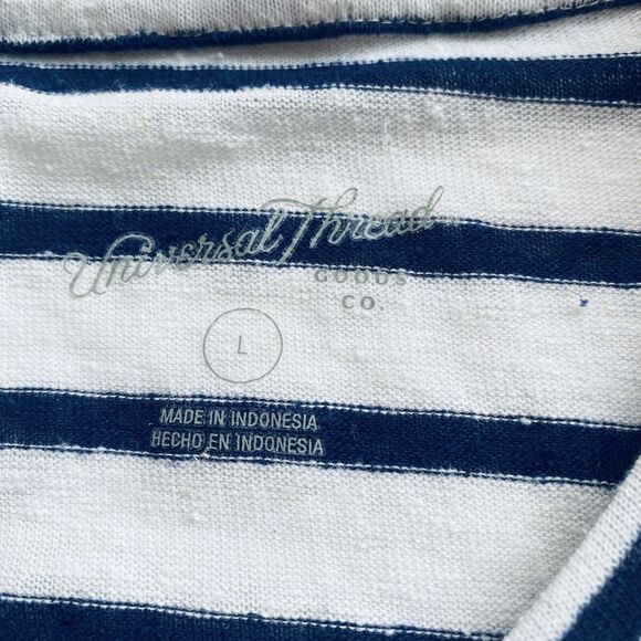Universal Thread T Shirt Large White Blue Striped Boxy Nautical Travel Capsule - Picture 5 of 5
